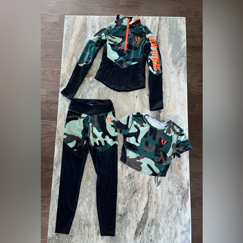 Firm Abs Ruched Back Pocket,Crop Top and 3/4 Zip Up